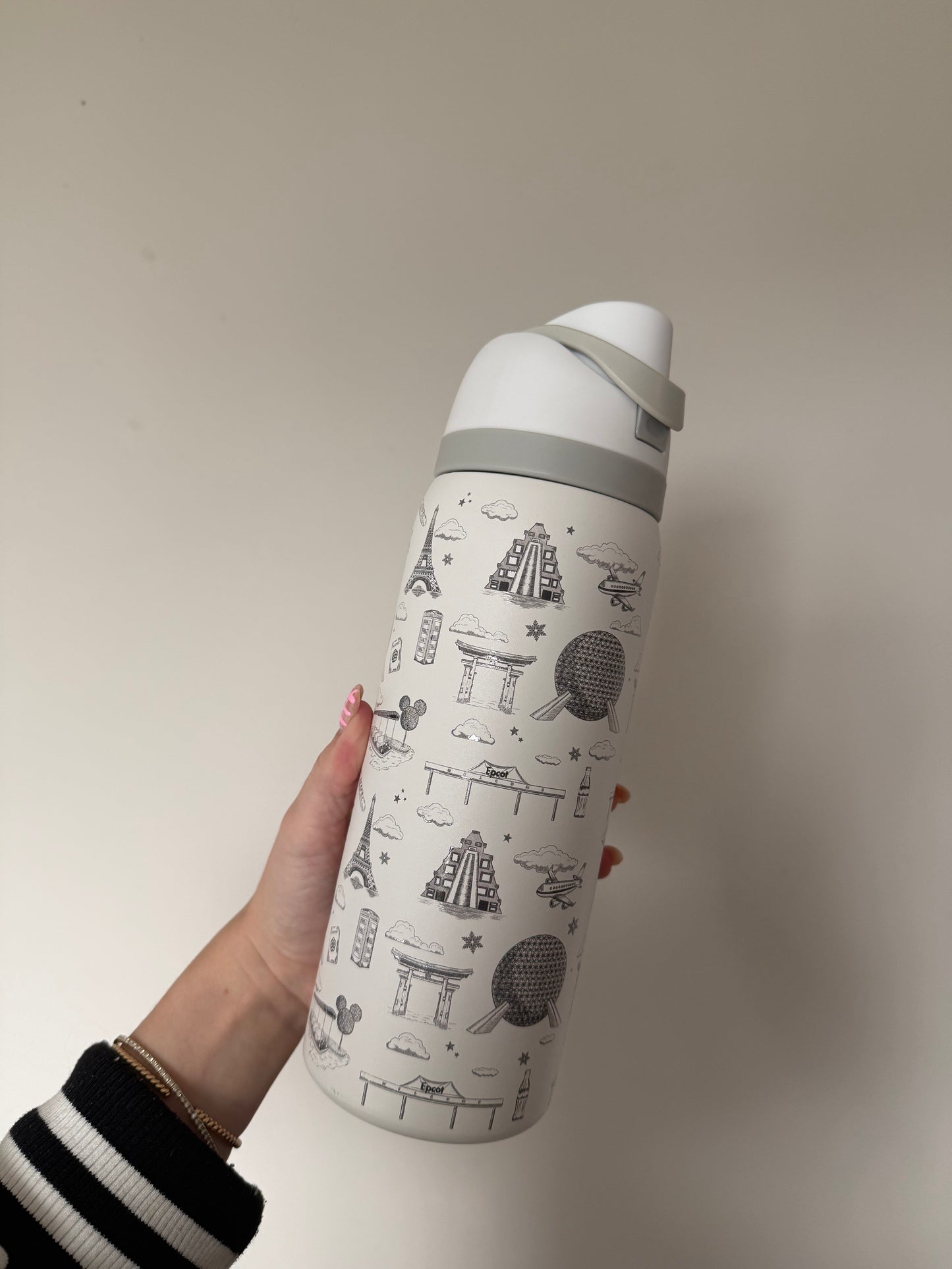 World Showcase Sipper 32 oz